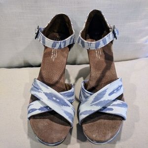Toms wedge sandals